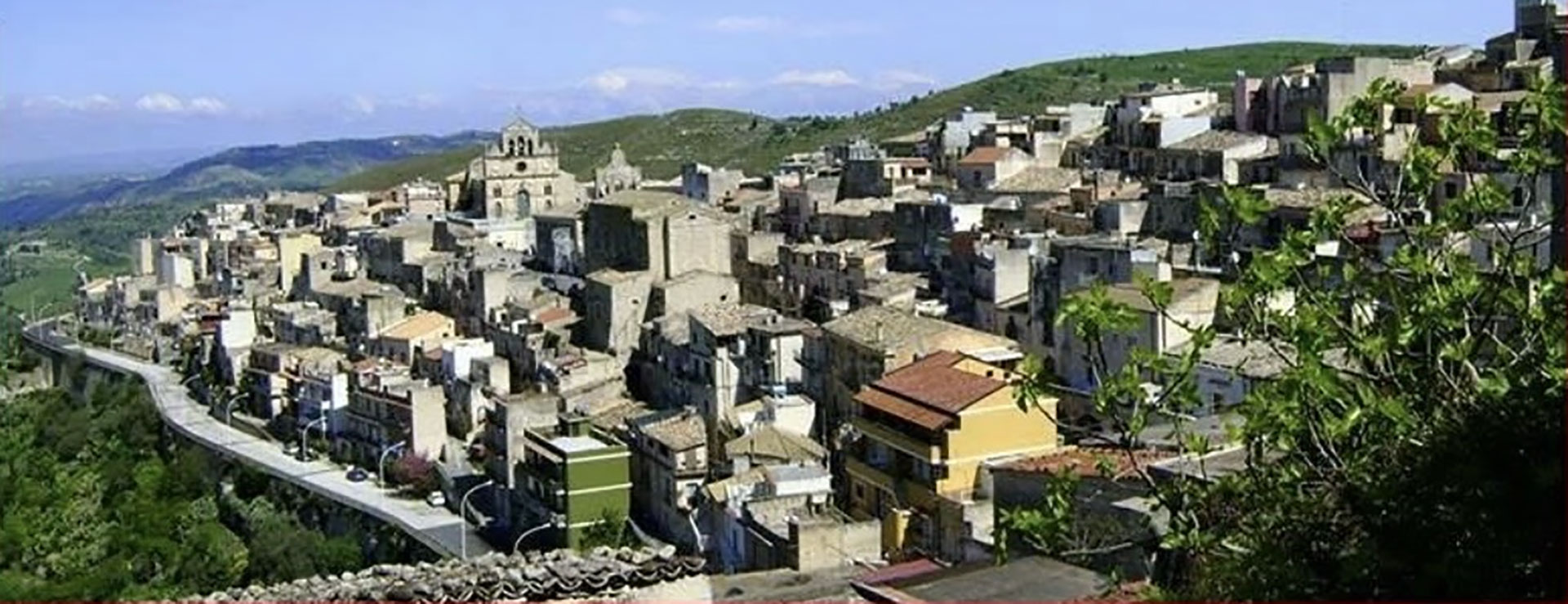 Panorama del borgo storico di Monterosso Almo